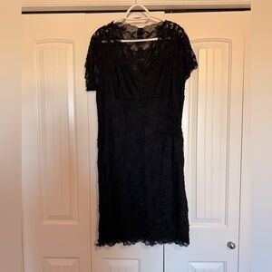 Chic Black Lace Midi Dress